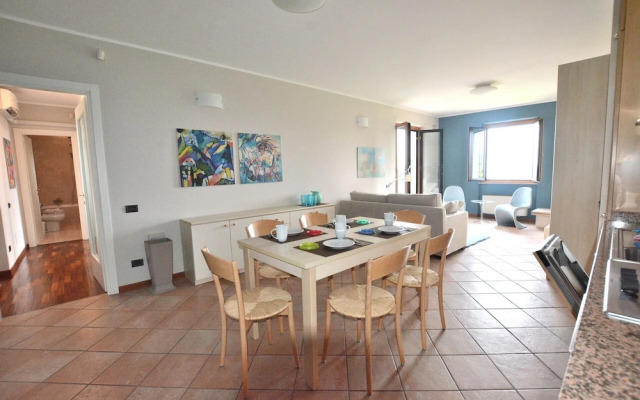 Apartment Montegolo Four with Pool And Lake View