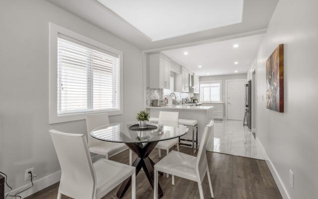 Mountain & Ocean View in Gorgeous Home by Elevate Rooms