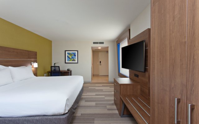 Holiday Inn Express Hotel and Suites Pasadena-Colorado Blvd, an IHG Hotel