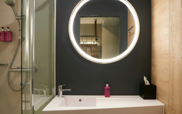 Moxy Chester - Image 7
