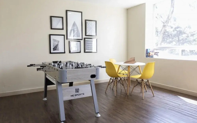 Sunny and Spacious PH Near Santafe Shopping Mall