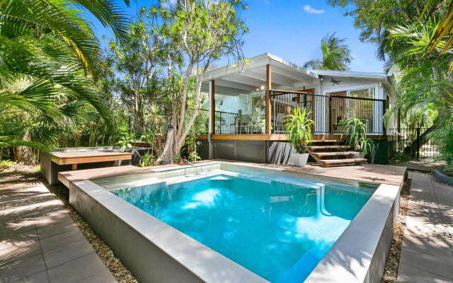 Tranquil & tropical, Sunshine Beach