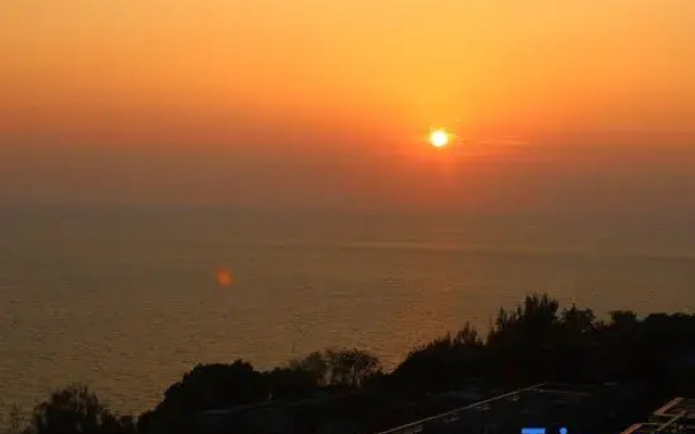 YURI Seaview Apartment