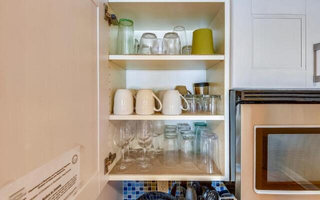 Pat's Paradise - 7030N