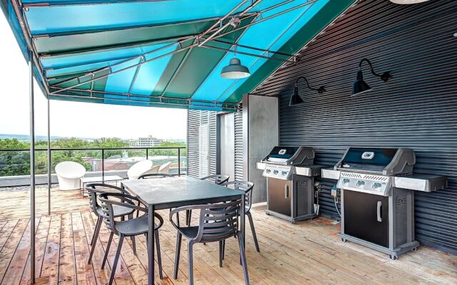 Brand New Condo Hotel- Immense Terrasse