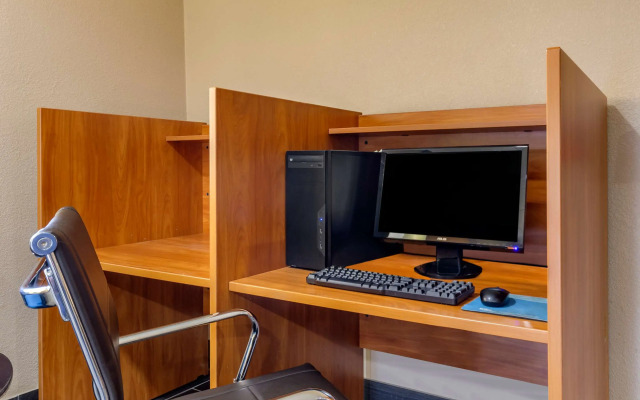 Clarion Pointe Apex – Holly Springs