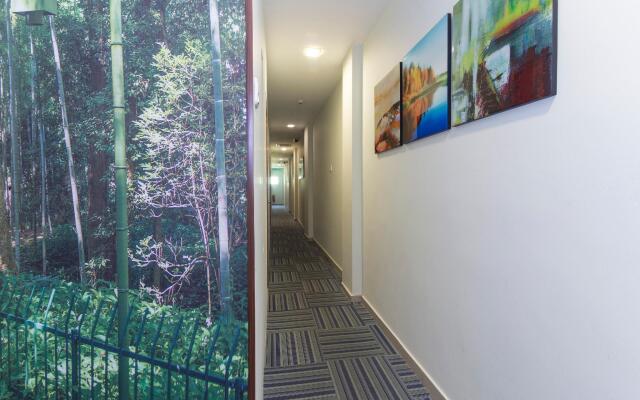 Rain Forest Hotel