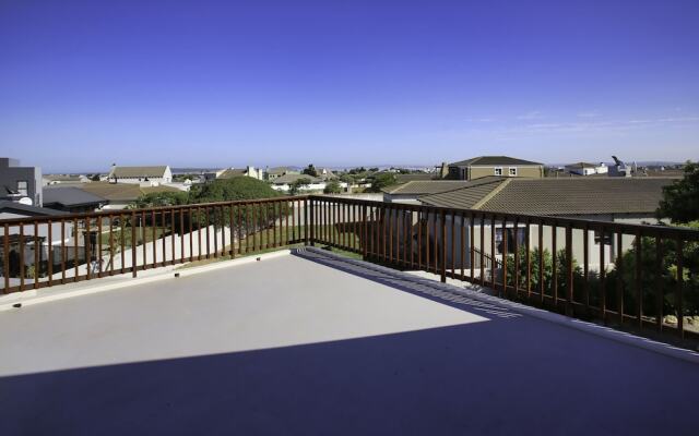 Affie Plaas, Langebaan 8-sleeper