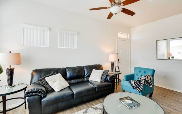 12 Mi to Old Town: Condo w/ Pool & Balcony!