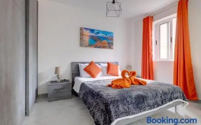 Modern Studio Central Location