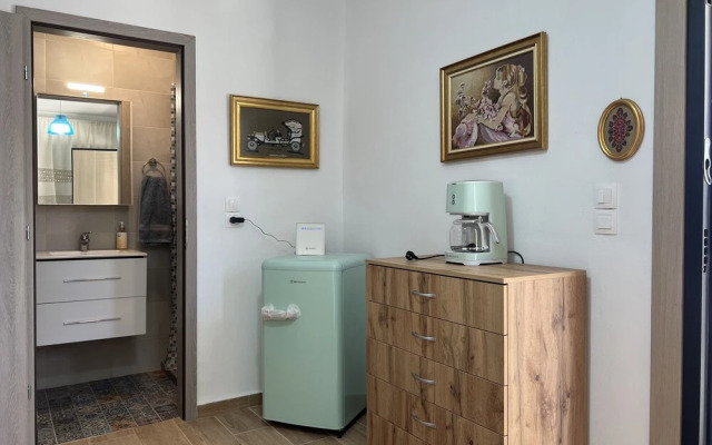 Eco Studio Flat Kalyvia Thorikou, Greece