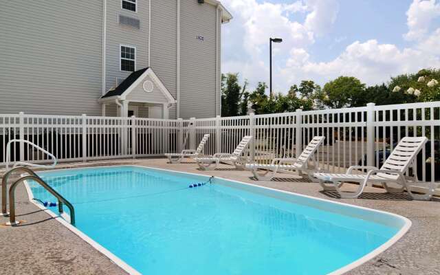 Microtel Inn & Suites by Wyndham Huntsville