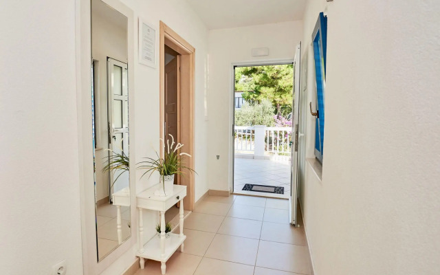 Sea front - free parking - A1(2+2)