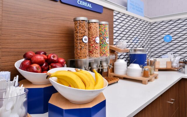 Holiday Inn Express & Suites Cincinnati - Mason by IHG