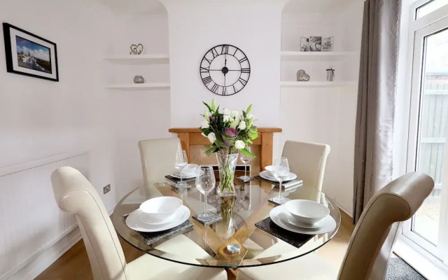 2 Bedroom City Centre House - Guest Homes!