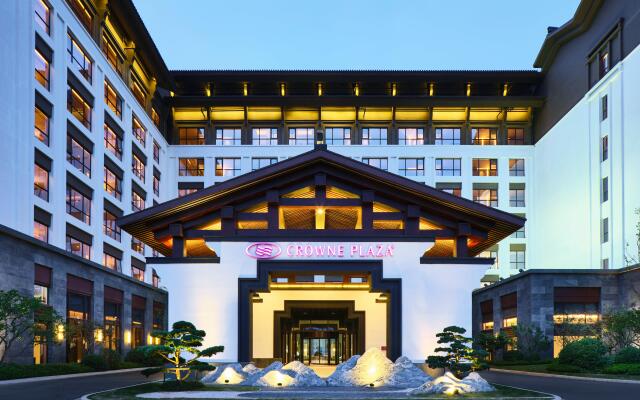 Crowne Plaza Wuxi Lake View, an IHG Hotel