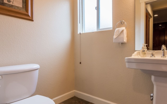 Mammoth Gateway Village 11