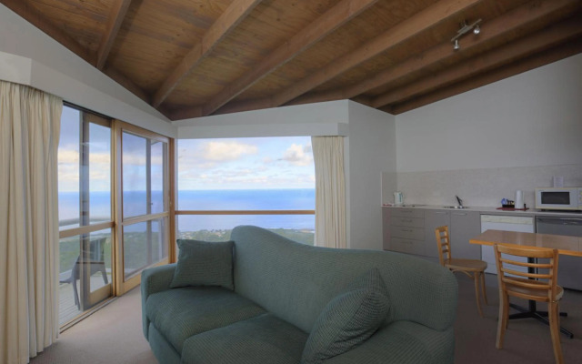 Chris'S Beacon Point Restaurant And Villas