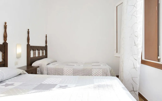 Simply Furnished Apartment With Shared Pool in Llafranc