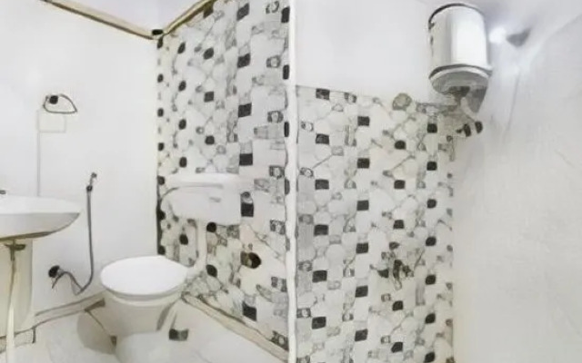 Hotel Amaira by OYO Rooms