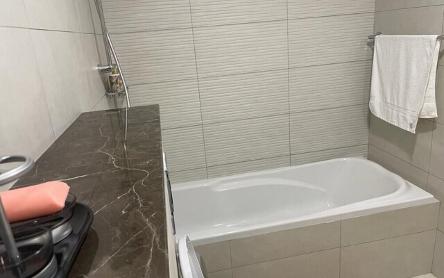 401 Luxury 2Bhk Apartment With Maid Room