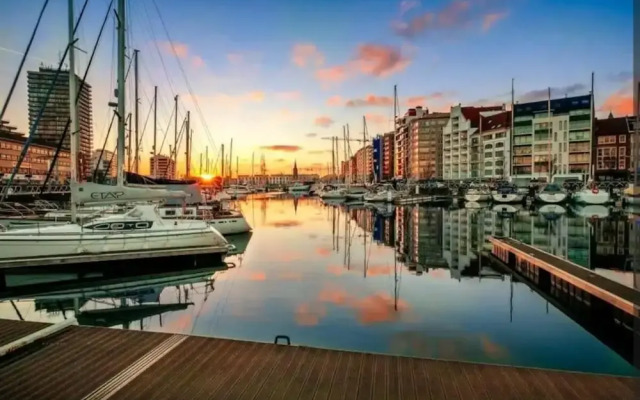 A Luminous Apartment Near the Marina