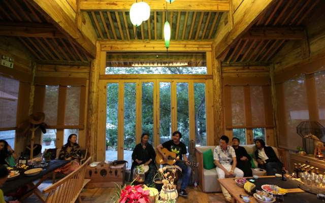 Arro Khampa by Zinc Journey Lijiang