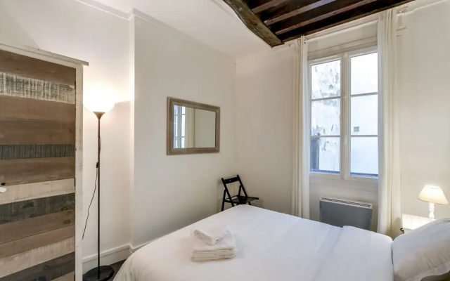 Louvre Area - Saint Honoré Apartment