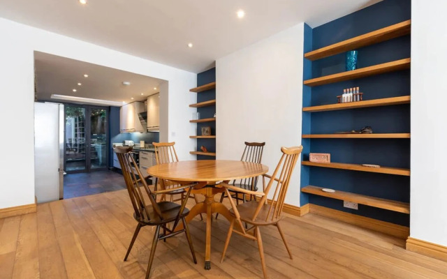 Charming 2 Bedroom House in Angel