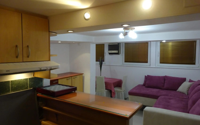 Jasmin White Apartment