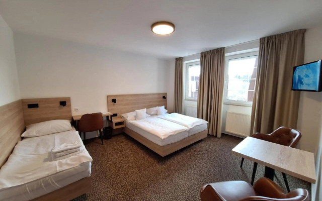 Hotel Avion