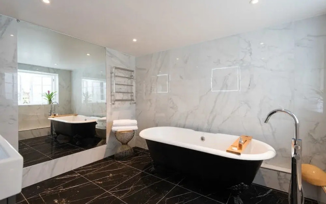 Beautiful Chiswick Home With Garden