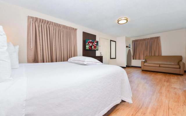 Red Roof Inn PLUS+ & Suites Guilford