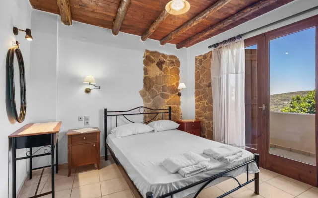 Countryside Apartment 1 With Shared Swimming Pool