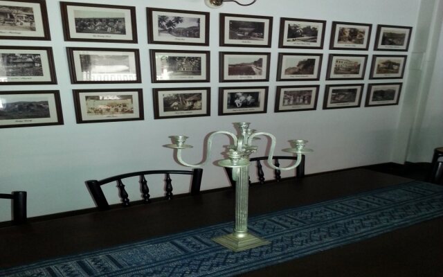 Royal Bar & Hotel