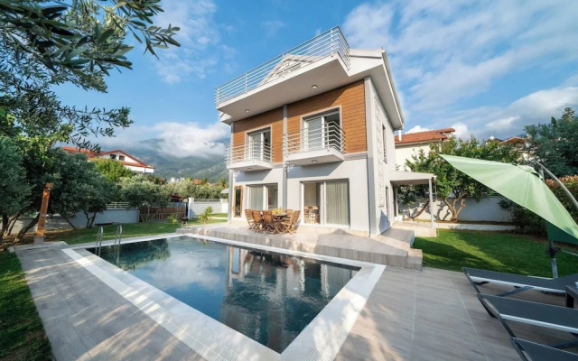 Ölüdeniz Plajına Yakın 3 Yatak Odalı Villa