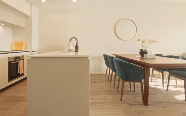 Luxurious 2 bedroom apartment Free secure parking