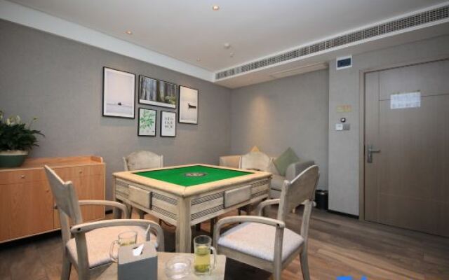 Yibin moon Peninsula Light Hotel(University City & Exhibition Center)