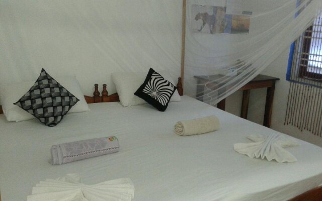 Star Rest Beach Hotel Arugambay