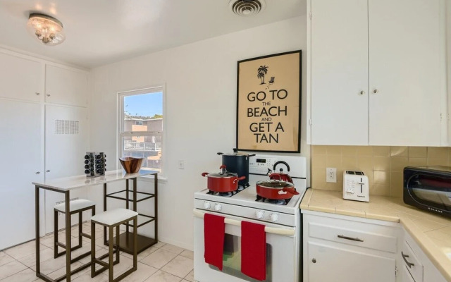 Signature KING 1BR In Top Beach Location (AB)
