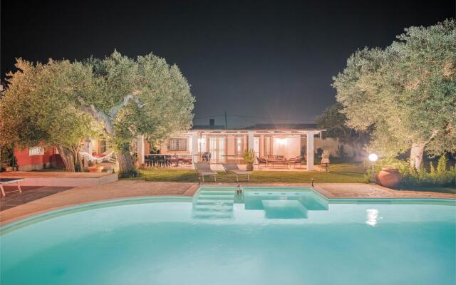 Villa near the sea with private pool
