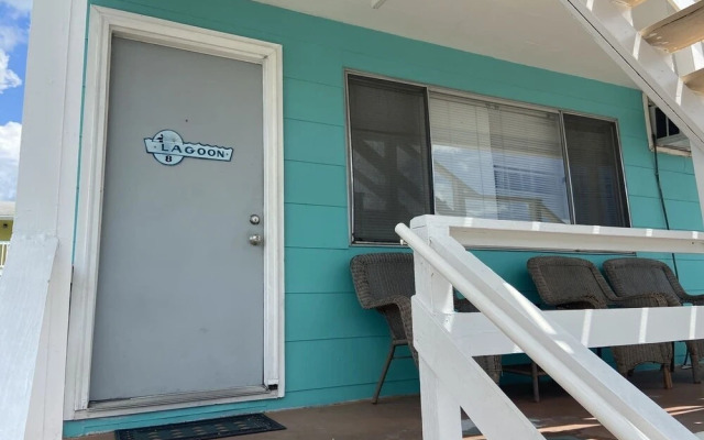 Holiday Court 08 - Lagoon