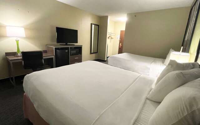 Super 8 by Wyndham St Charles