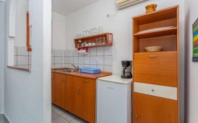 Amazing Home in Malinska With Wifi and 2 Bedrooms