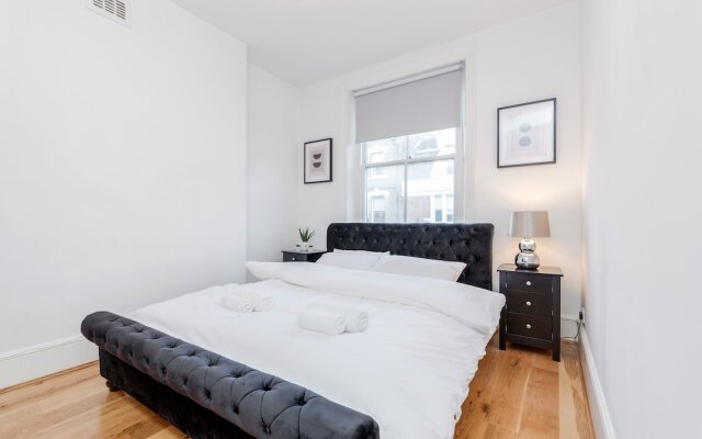 Deluxe 4 BR Oxford Circus Apartment with Terrace