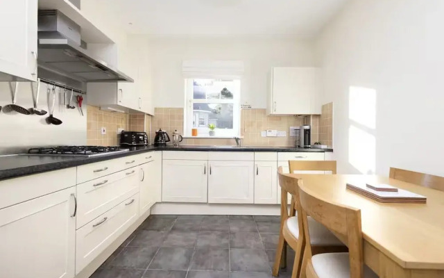 Modern Flat with Free Parking