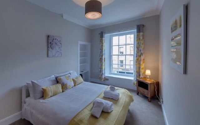 JOIVY Luxury New Town Apartment