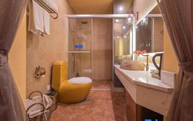 Rugao Wonderland Midi Hotel (RT Mart Wuyue Plaza Store)