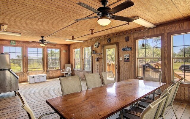 Fantasy Oaks Lodge 4 Bedroom Home by RedAwning