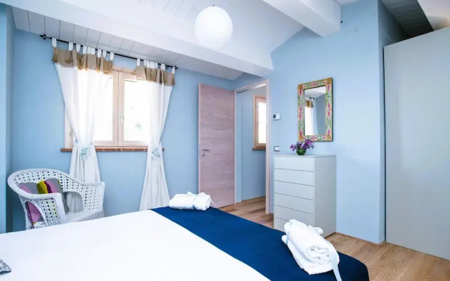 Luxury 2 Rooms Apt Azure in Siena Resort